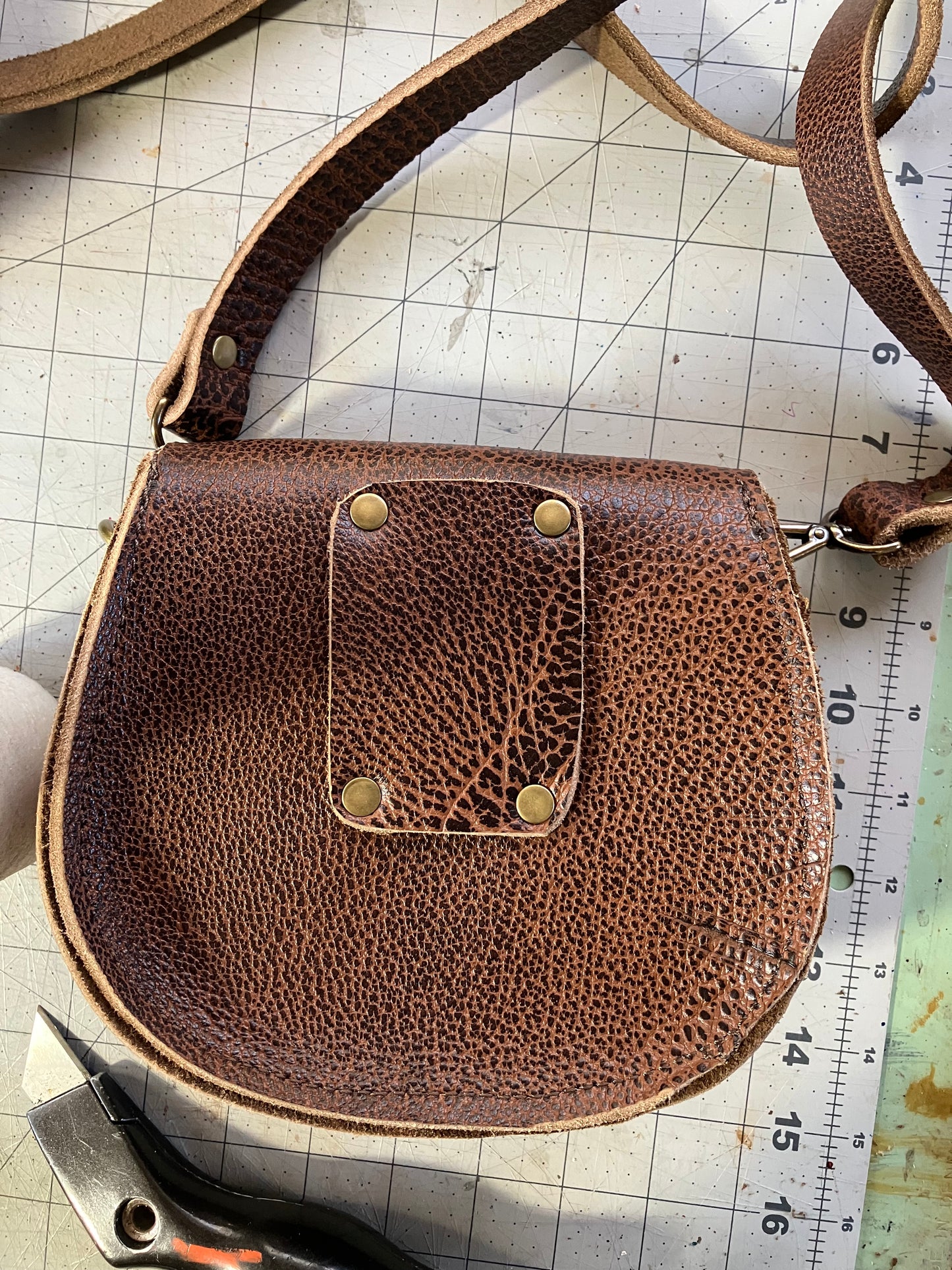 the pj hybrid crossbody in pebbled brown