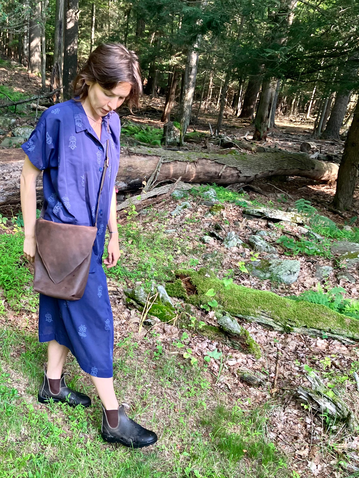 the leaf crossbody in brown