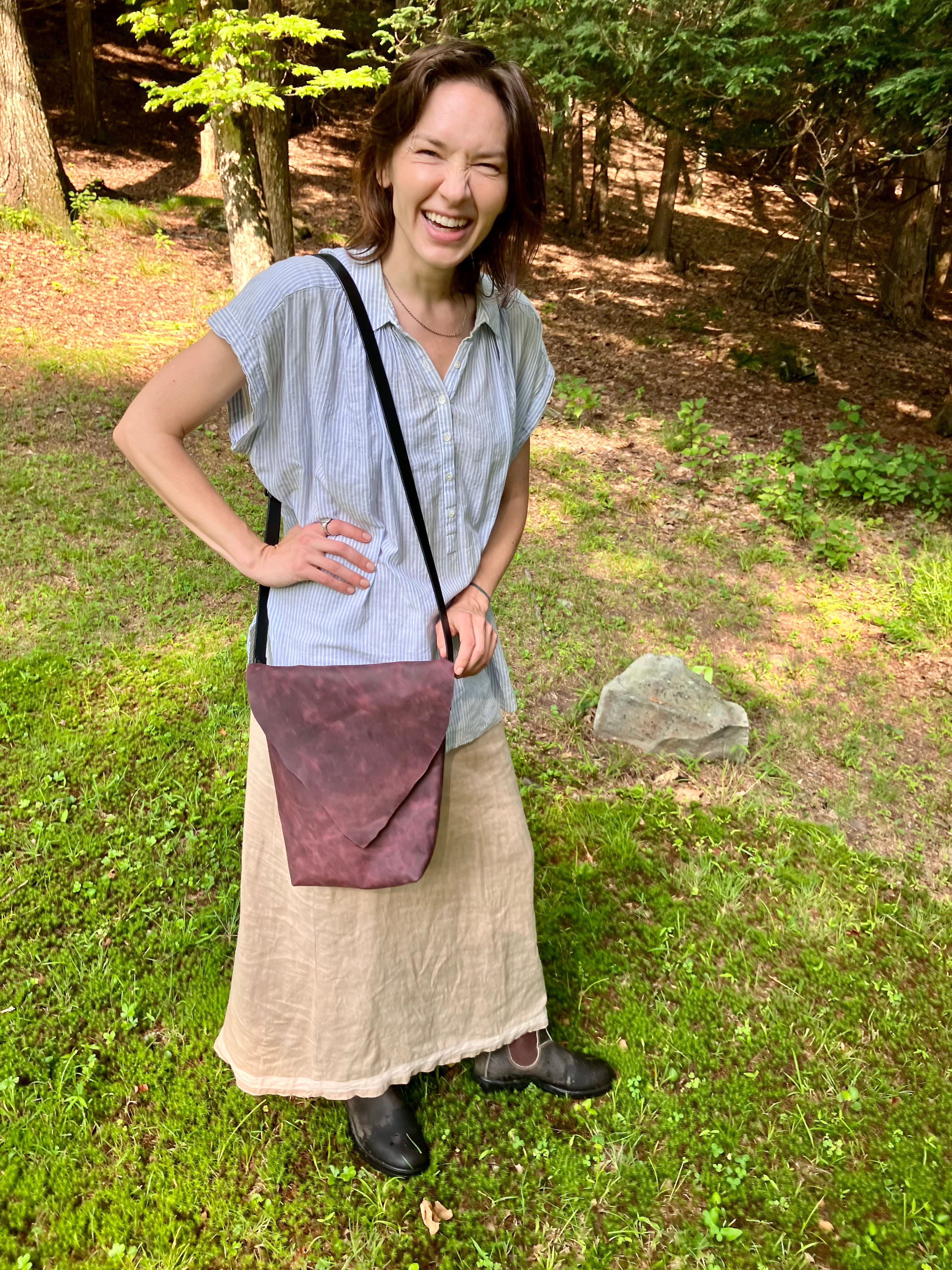 a leaf crossbody in plum loop in – Wilder Leather